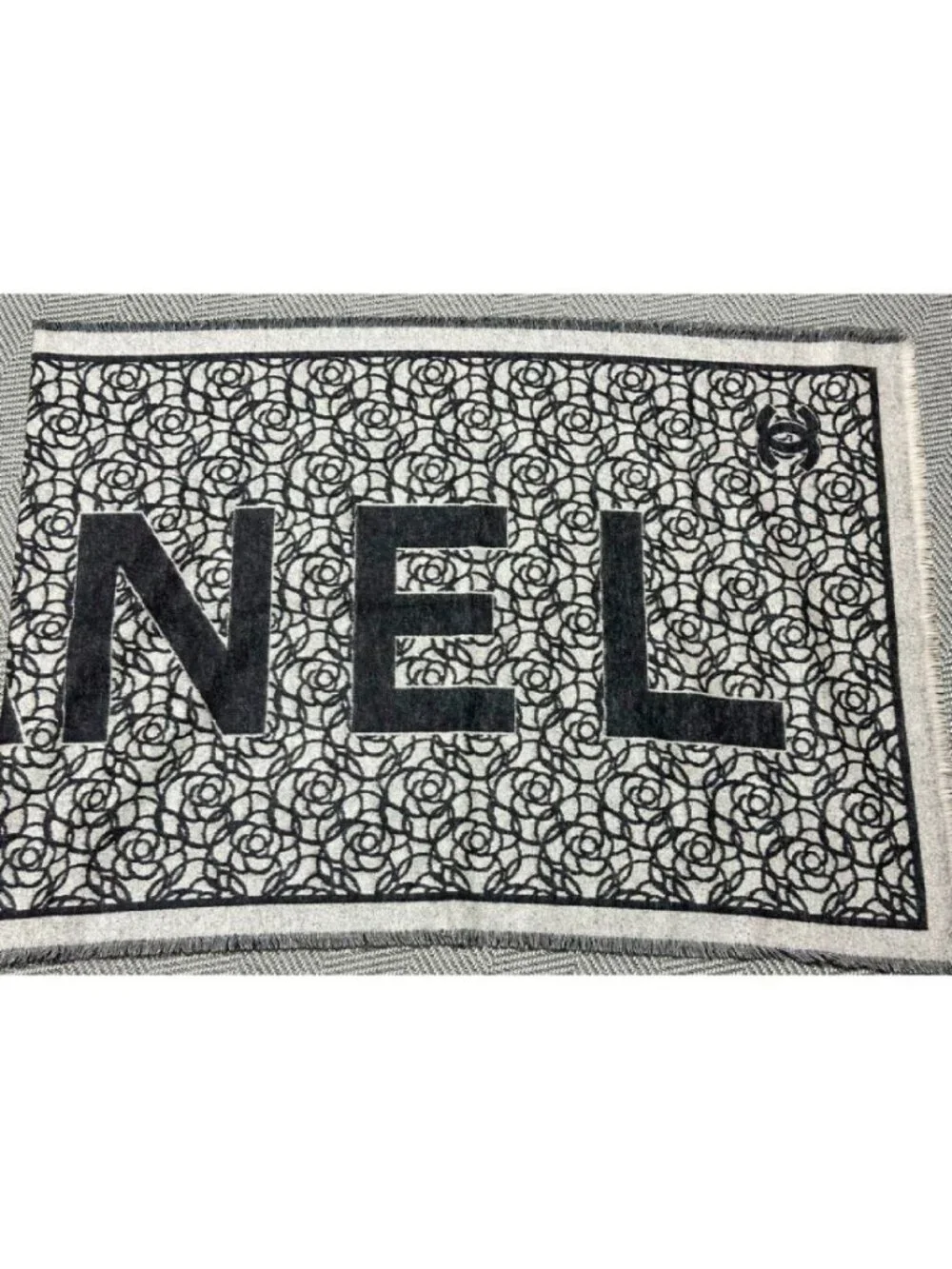 CHANEL nwt cashmere